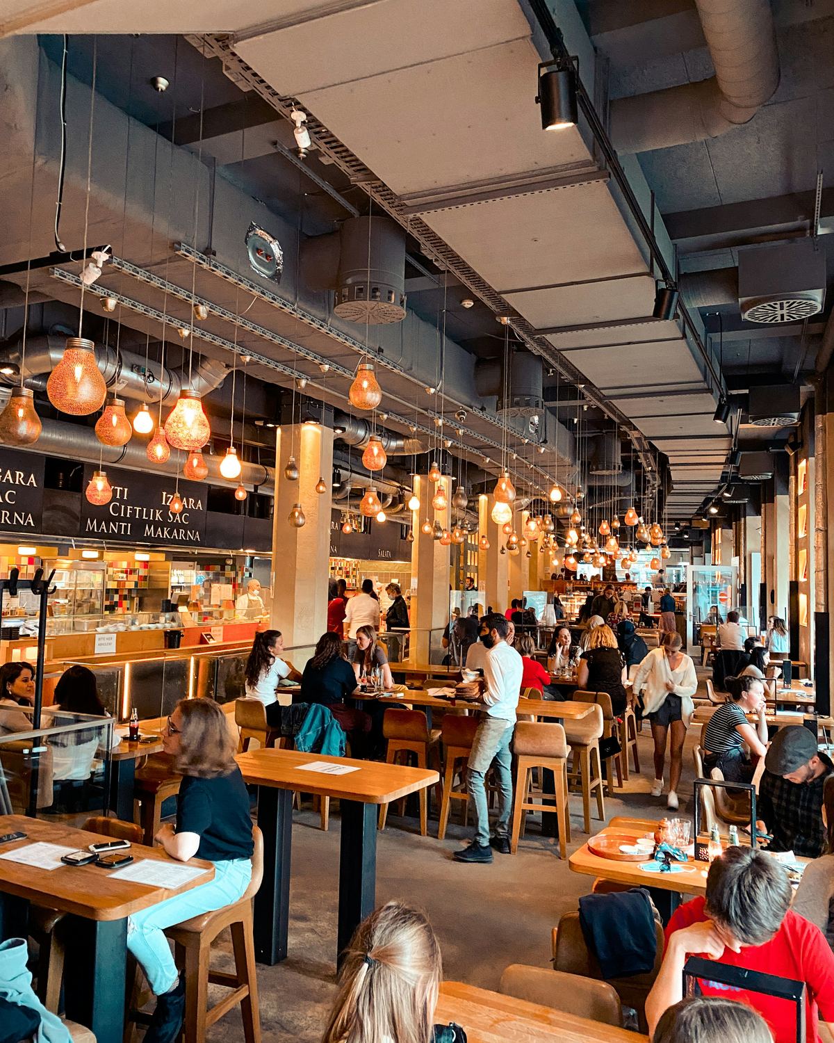 Restaurants & Cafés